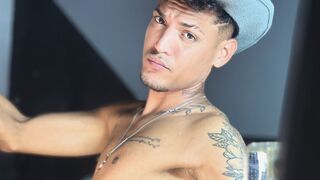 Free Nude AaronCarre