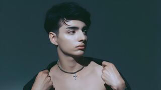 Free Nude AdaminCarter