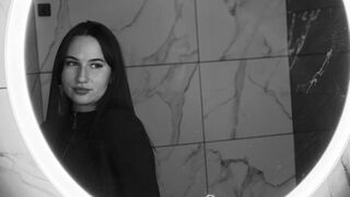 Free Nude AdeliaLarson