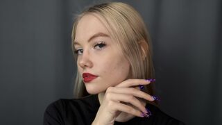 Free Nude AdellaGrondahl