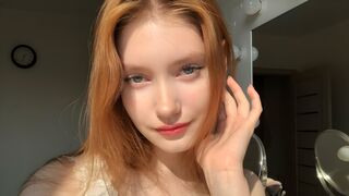 Free Nude AileenMoor