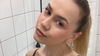 Free Nude AkikoOiler