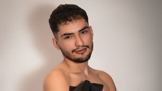 Free Nude AleekRuiz
