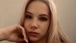 Free Nude AletaKunde