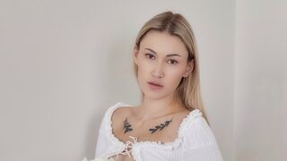 Free Nude AliceKrossy