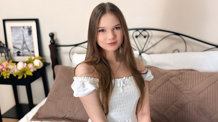 AliceMais Nude