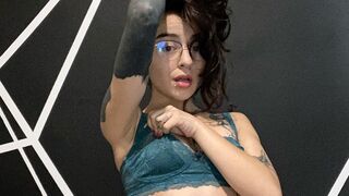 Free Nude AliceMonttoya