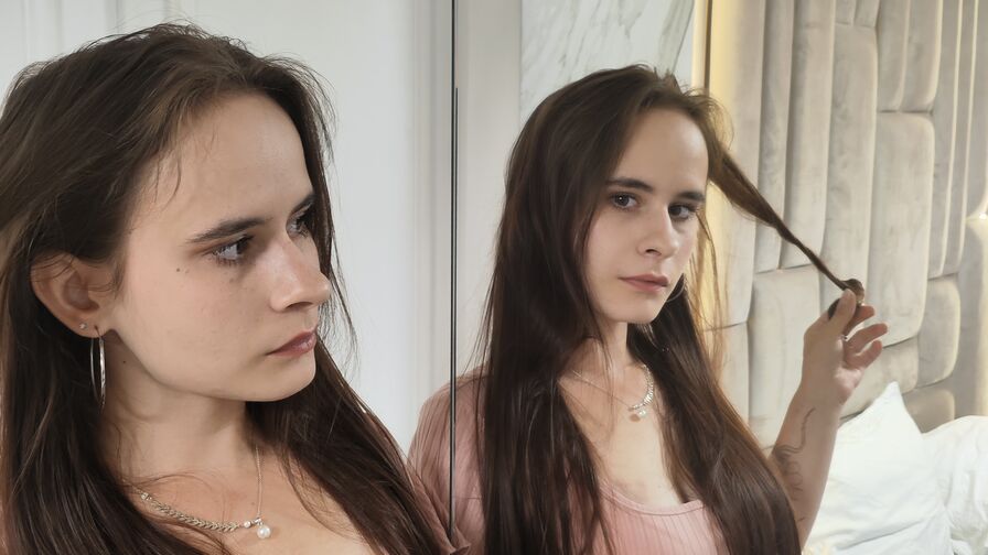 AliceSprouse Nude