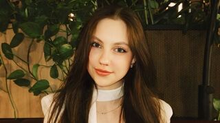 Free Nude AliceWells