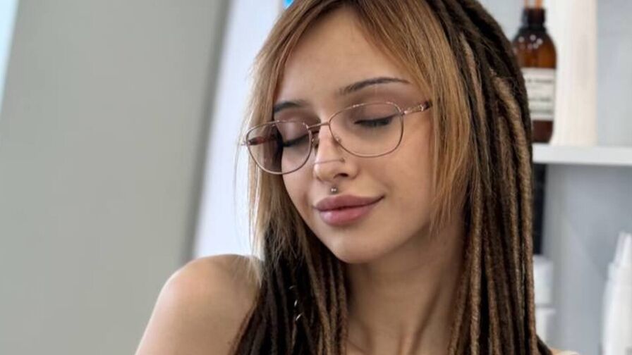 AmeliShe Nude