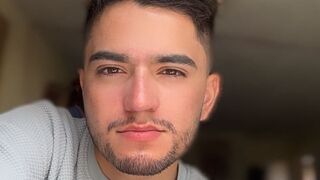 Free Nude AndruCastillo