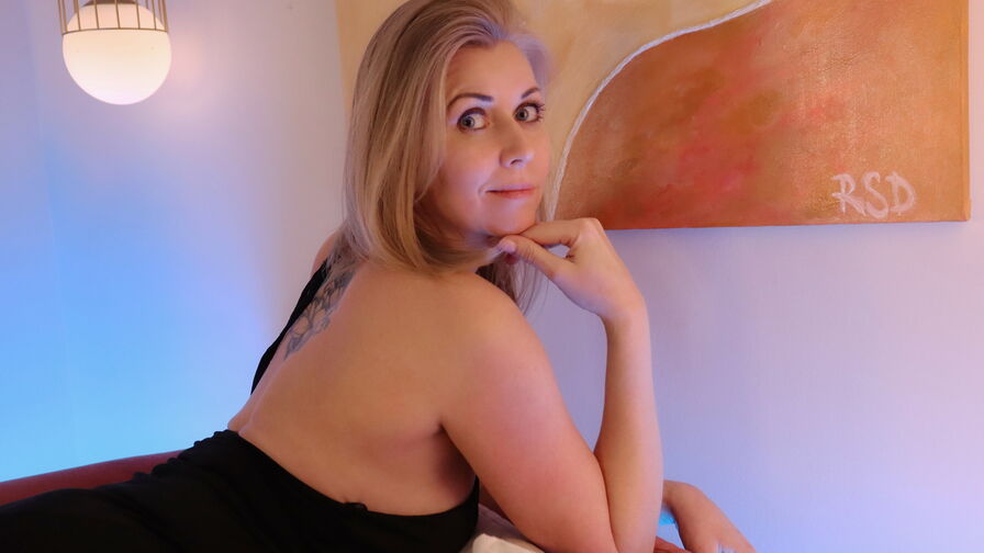 AnnieLawrence Nude