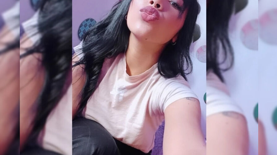 AriYaum Nude