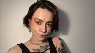 Free Nude AriaBlair