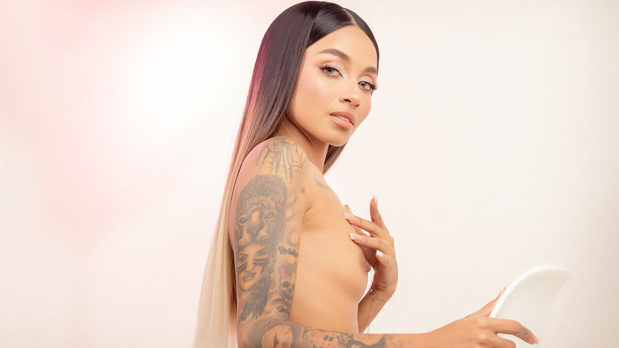 ArianaSaval Nude