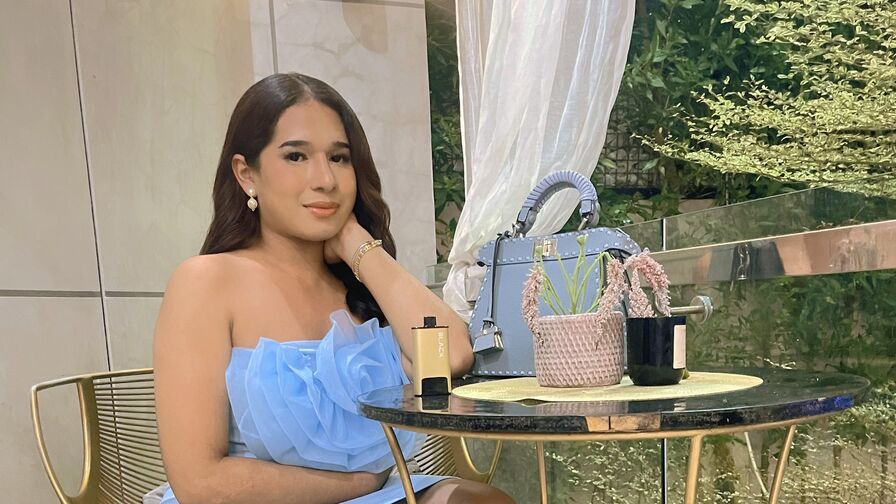 ArmaniGwendolyn Nude