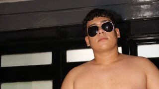 Free Nude AronThom