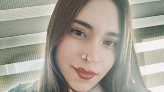 Free Nude AryBlondev