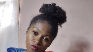 Free Nude AvelineMboty