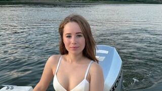 Free Nude AvroraAvans