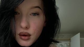 Free Nude BellaRoyz