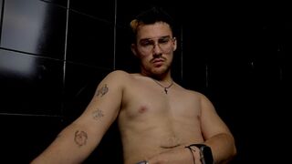 Free Nude BrunoWalker