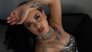 Free Nude CarolinaEyre