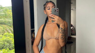 Free Nude CarolineCartson