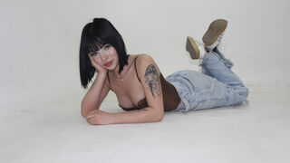 Free Nude ChloeeShcott