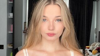 Free Nude CleliaGoel