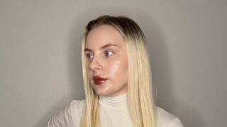 Free Nude ColletteMailman