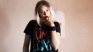 Free Nude CoralineJons