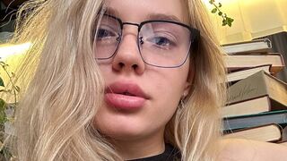 Free Nude DakotaElyse