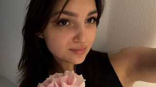 Free Nude DeloisKuwana