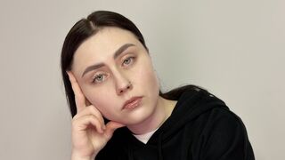 Free Nude EdinaEmbry