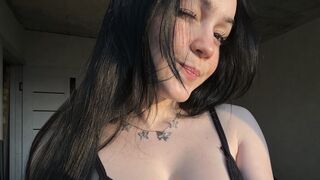Free Nude EllieDay