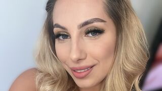 Free Nude EllyCarter