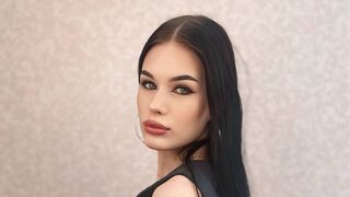 Free Nude ElvaFenning