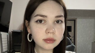 Free Nude EmiliRoyzi