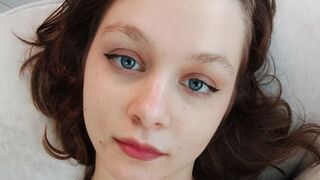 Free Nude EmiliePeach