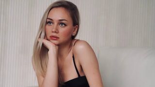 Free Nude EmiliyaRight