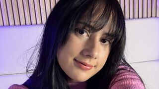 Free Nude EmilyAleen