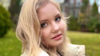 Free Nude EmilyEvens