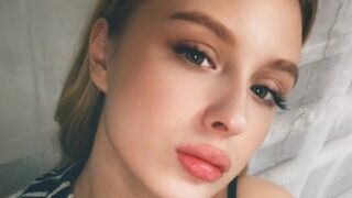 Free Nude EvelynFowler