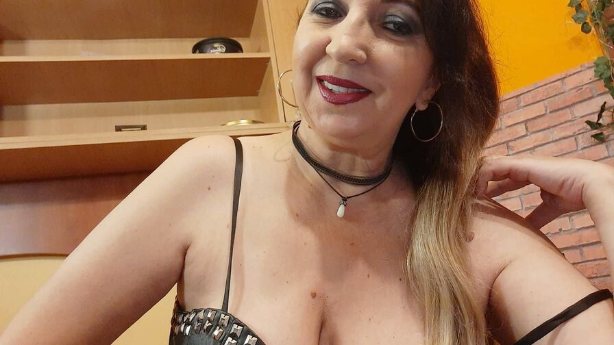 Evelyny Nude