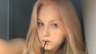 Free Nude HienMcclee