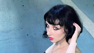 Free Nude HollyVexer