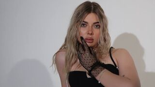 Free Nude HyileyClark