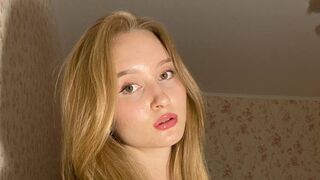 Free Nude JanethRinderer