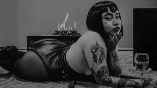 Free Nude JessYves